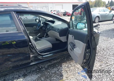 2013 Honda Civic Lx z USA, uszkodzony, nr VIN 2HGFB2F52DH535627